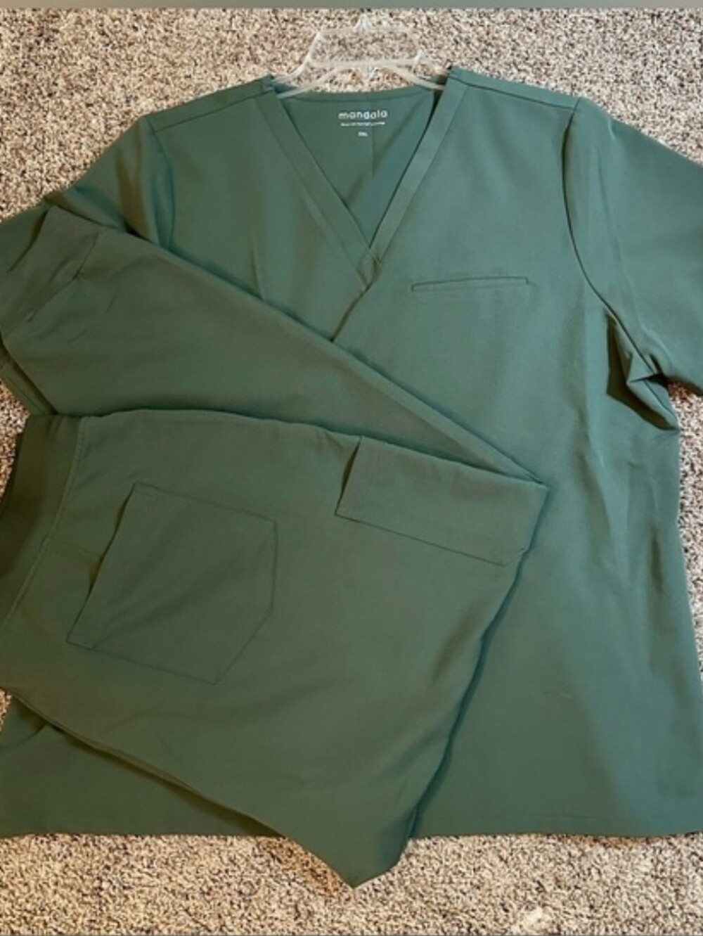 Mandala Women's Olive Green 2XL Scrub Top & XL Jogger Pants